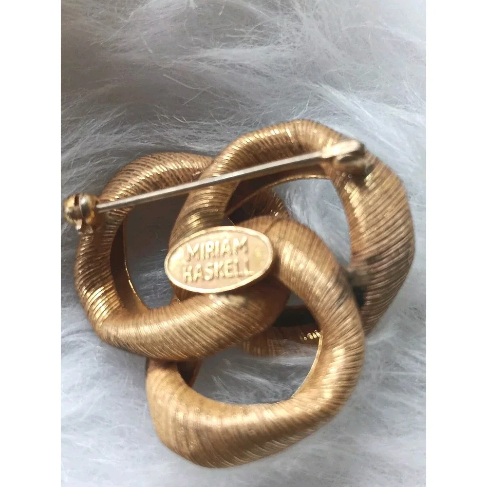 (Signed) Vintage Miriam Haskell Gold Tone Knot Brooch